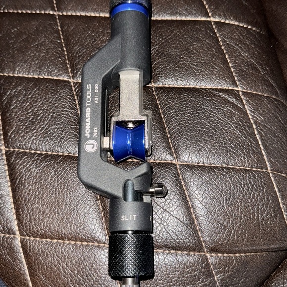 Jonard Tools AST-200 Cable Saber™ Armored Mid Span Cable Slit & Ring Tool - Picture 5 of 5